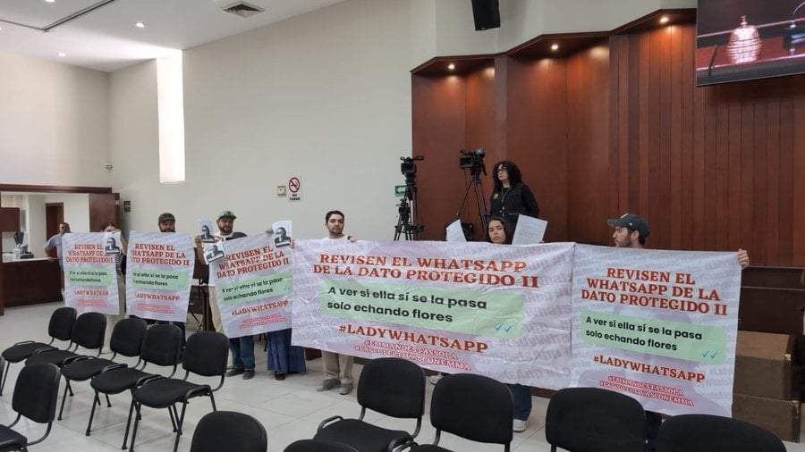 Un grupo de activistas entraron a la sede legislativa en Culiacán en protesta por la resolución del TEESIN contra Emma Zermeño por violencia política de género
