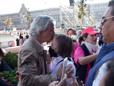 Claudio X. González presume marchas en ciudades del país por defensa del INE