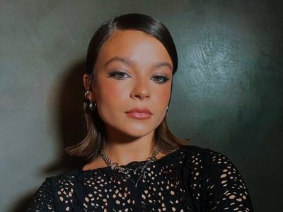 A sus 16 años, Muna Pauls marca el pulso fashion con los abrigos que ya son furor