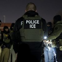 Cómo el cambio en la opinión pública sobre la inmigración allanó el camino para medidas de Trump