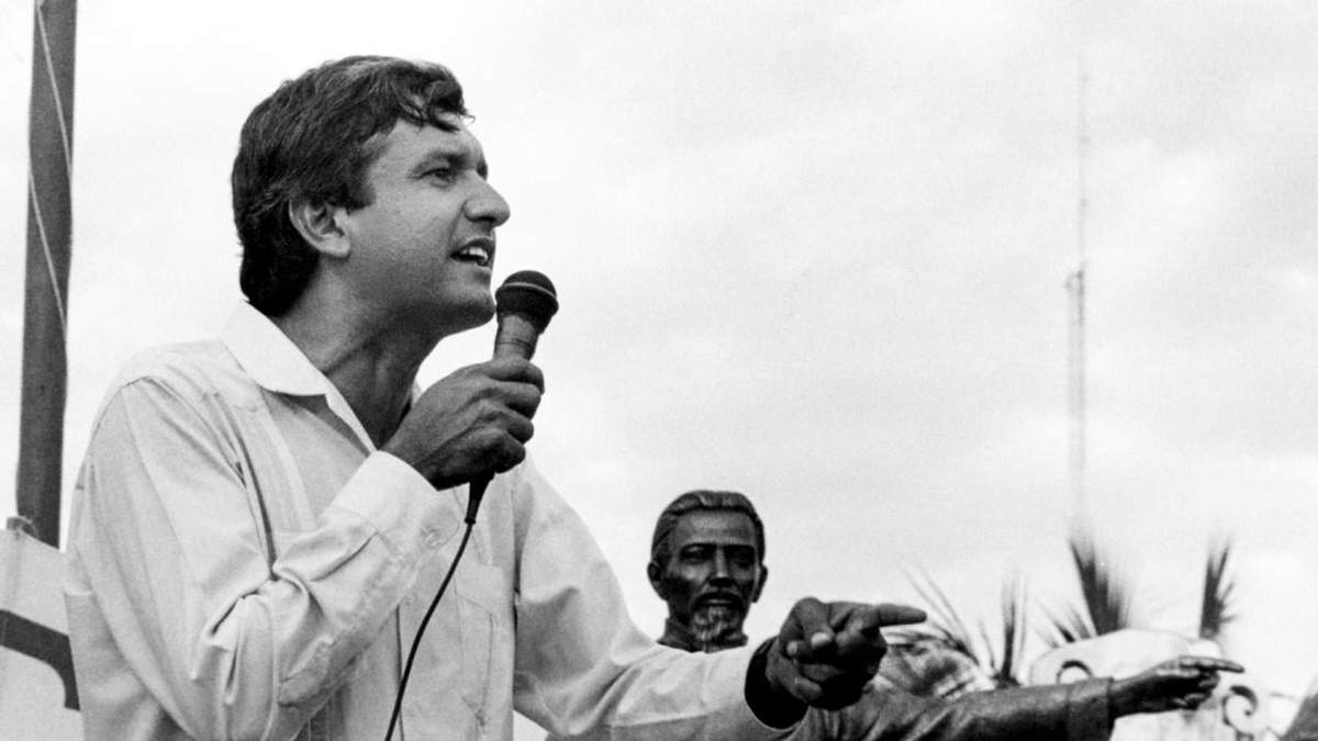 En la imagen, López Obrador en Nacajuca durante un mitin de campaña por la gubernatura de Tabasco