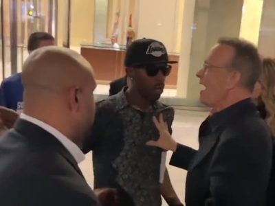 Tom Hanks enfurece con fans que empujaron a su esposa (Video)