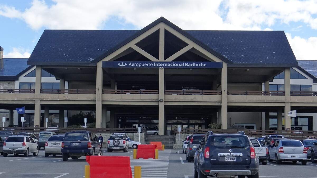 El aeropuerto internacional de Bariloche tuvo complicaciones durante la jornada del domingo por las condiciones climáticas. Fuente (redes sociales).
