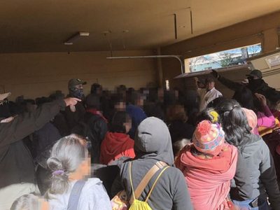 Localizan a 101 migrantes guatemaltecos en una vivienda abandonada en Sonora