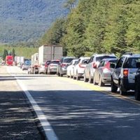 Cientos de turistas no pudieron cruzar por el Paso Cardenal Samoré y pasaron la noche en la aduana