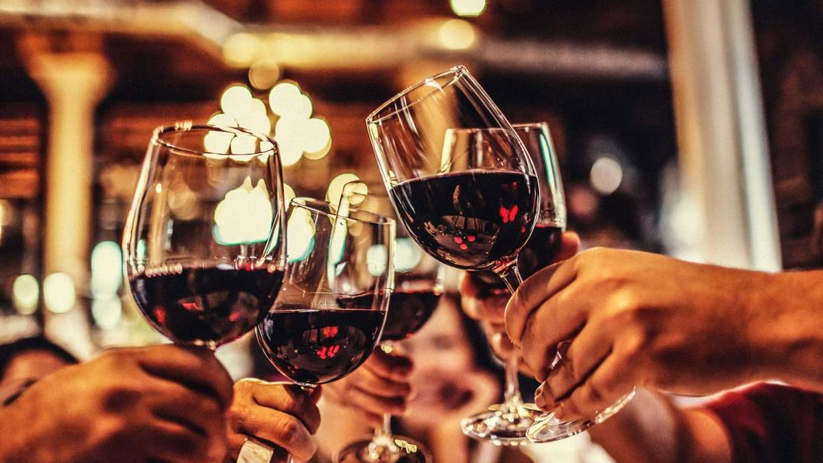 Bares y restaurantes reabrirán a partir del lunes, después de más de un mes de cierre. Fuente: (Twitter)
