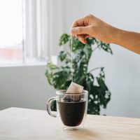 Con esta idea nunca más vas a tirar los saquitos de café: mirá cómo podés reutilizarlos para decoración