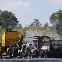Atacan a policías y bloquean al menos cuatro carreteras en Michoacán