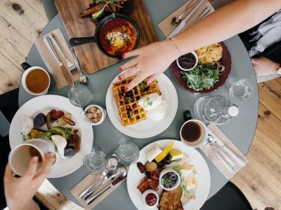 Decile adiós a la hinchazón: 5 tips para disfrutar de tus comidas sin sentir que engordás o se te inflama la panza