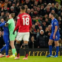 Expulsan a Gueye, futbolista del Everton, por abofetear a un compañero de su mismo equipo (Video)