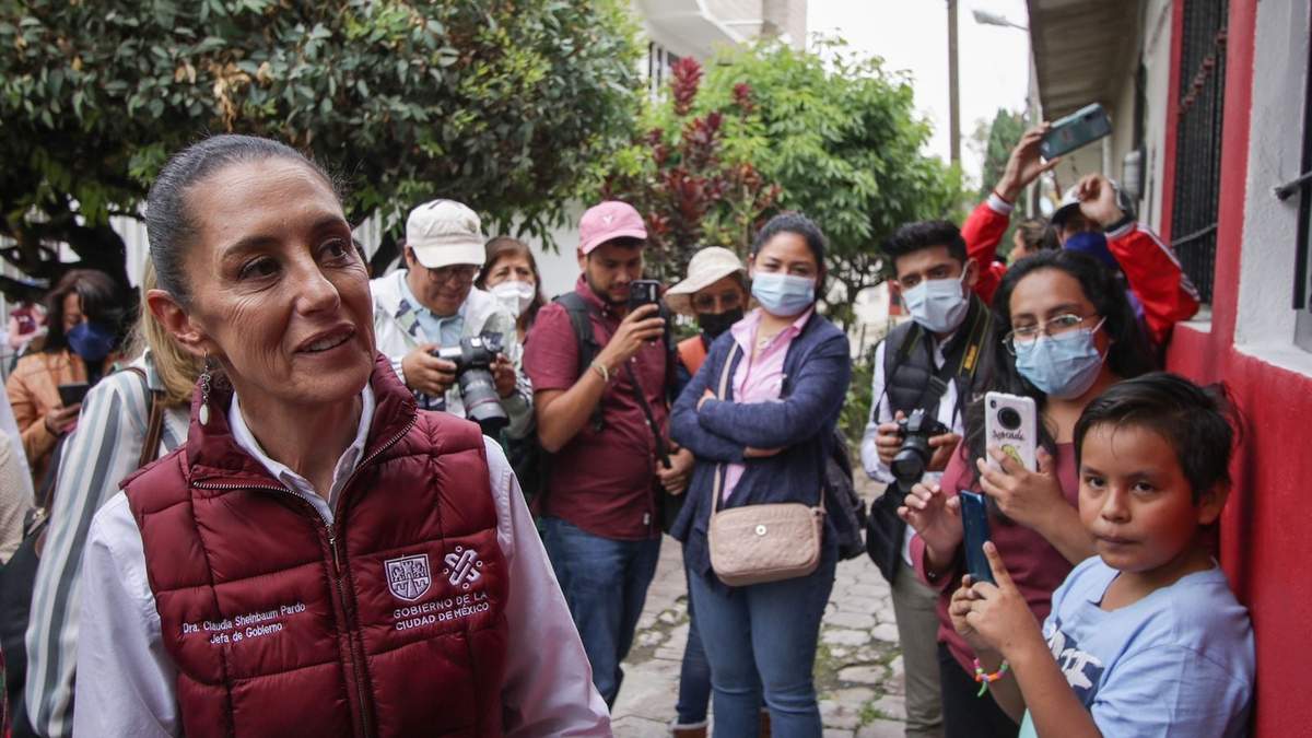 Recorrido de Sheinbaum por casas de Iztapalapa