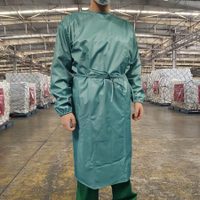 La tienda de ropa Zara confecciona batas para personal sanitario