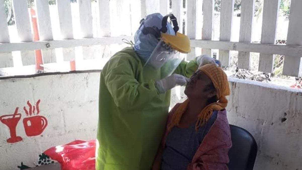 Toma de muestras para detectar coronavirus en Oaxaca