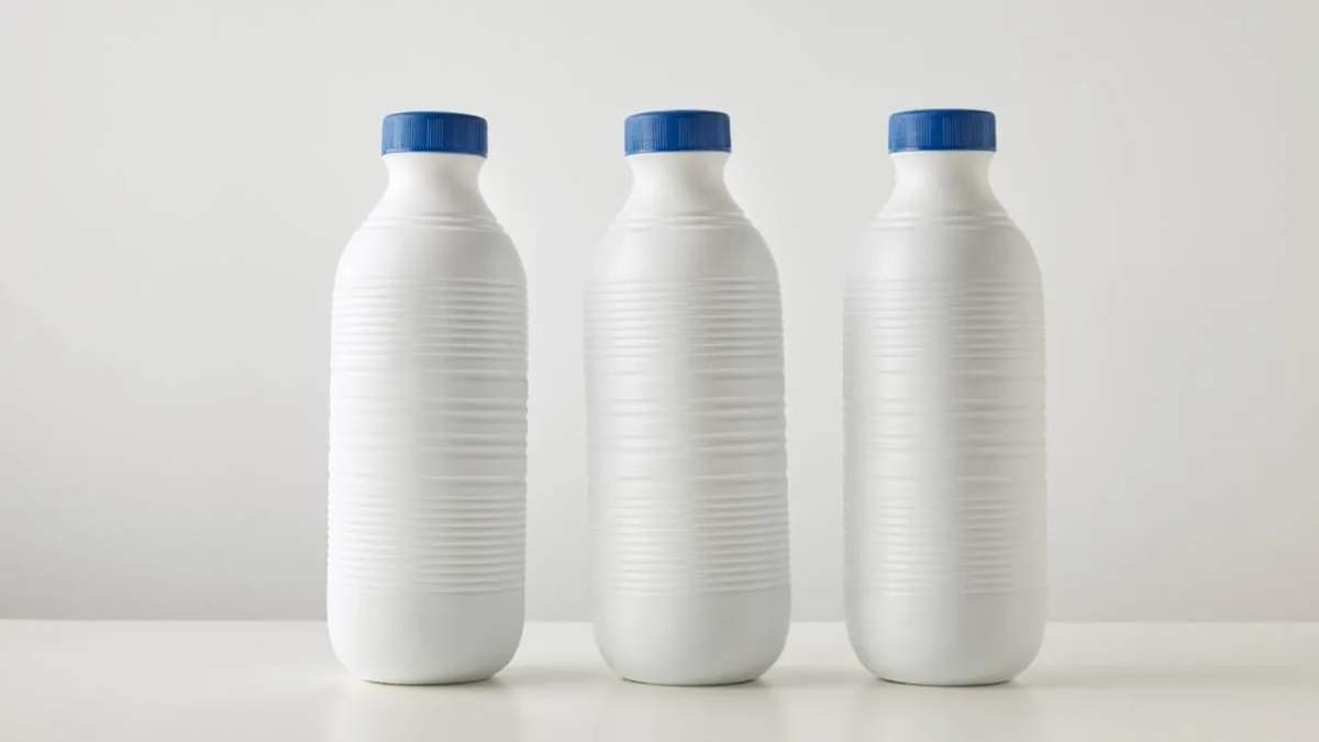 Botellas de leche. Fuente: (Instagram).