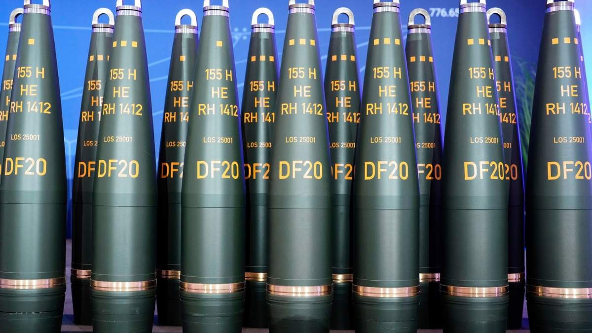 Proyectiles de artillería del fabricante alemán Rheinmetall, el miércoles 27 de agosto de 2025, en Unterluess, Alemania