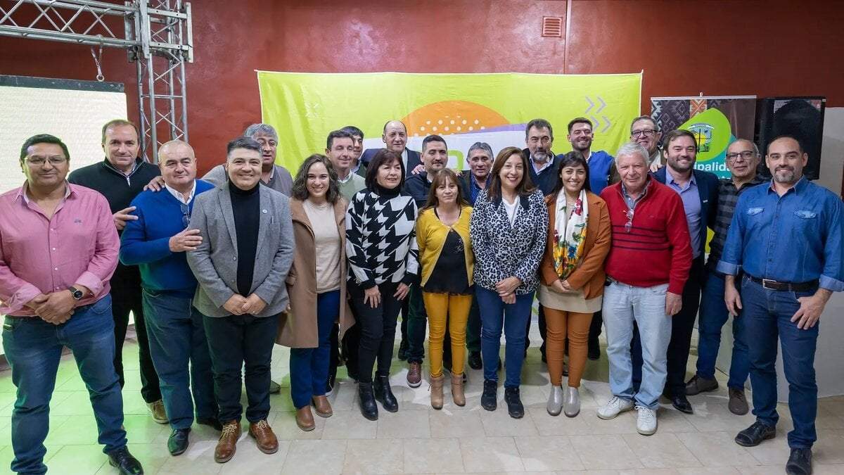 En la reunión las y los jefes comunales debatieron sobre el proyecto de Hidrógeno Verde. Fuente (Twitter).