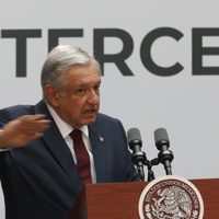 AMLO presume en su primer informe sus políticas de apoyo a jóvenes, adultos mayores y discapacitados