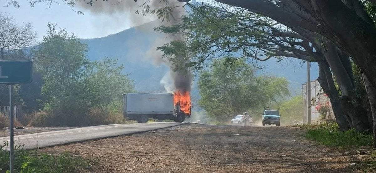 Once policías de Ecuandureo que participaron en quemas tras muerte de “El Mencho” están prófugos