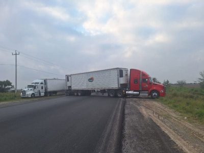 Tiran combustible de pipas en Tamaulipas por no pagar derecho de piso