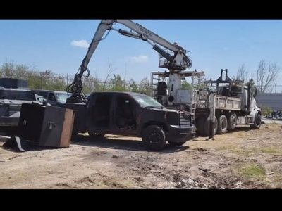 FGR destruye 23 autos "monstruos" vinculados al crimen organizado
