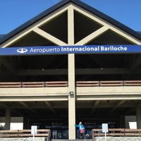 Un grupo de personas que viajaban a Neuquén quedaron varadas en el aeropuerto de Bariloche