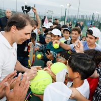 ¿Extraña jugar?: Rafael Nadal estuvo en una clínica de tenis para niños en Jeddah