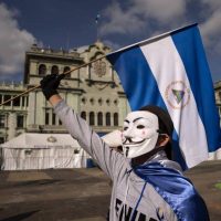Autoritarismos globales y DDHH