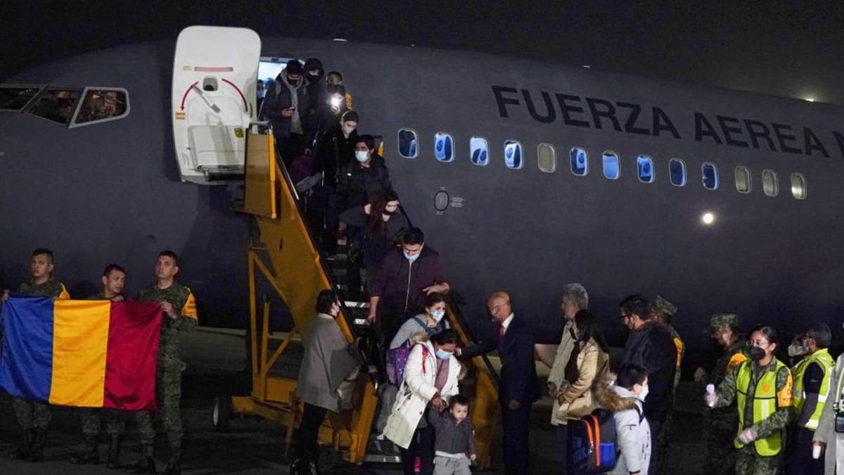 Mexicanos que salieron de Ucrania tras la invasión rusa