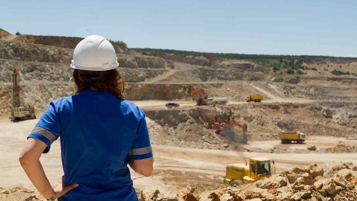 Bajò el empleo en el sector minero.