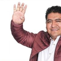 Exigen a Morena impedir candidatura de Humberto Santos; exhibía a mujeres mixes en WhatsApp