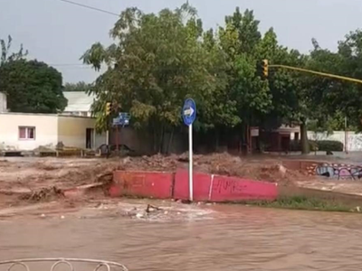 Video: tremendo desborde de un canal en Las Heras