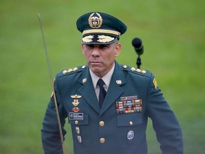 El comandante del ejército de Colombia, Eduardo Zapateiro, renunció tras triunfo de Gustavo Petro
