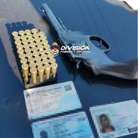 Lo detuvieron en un control policial y le encontraron un arma