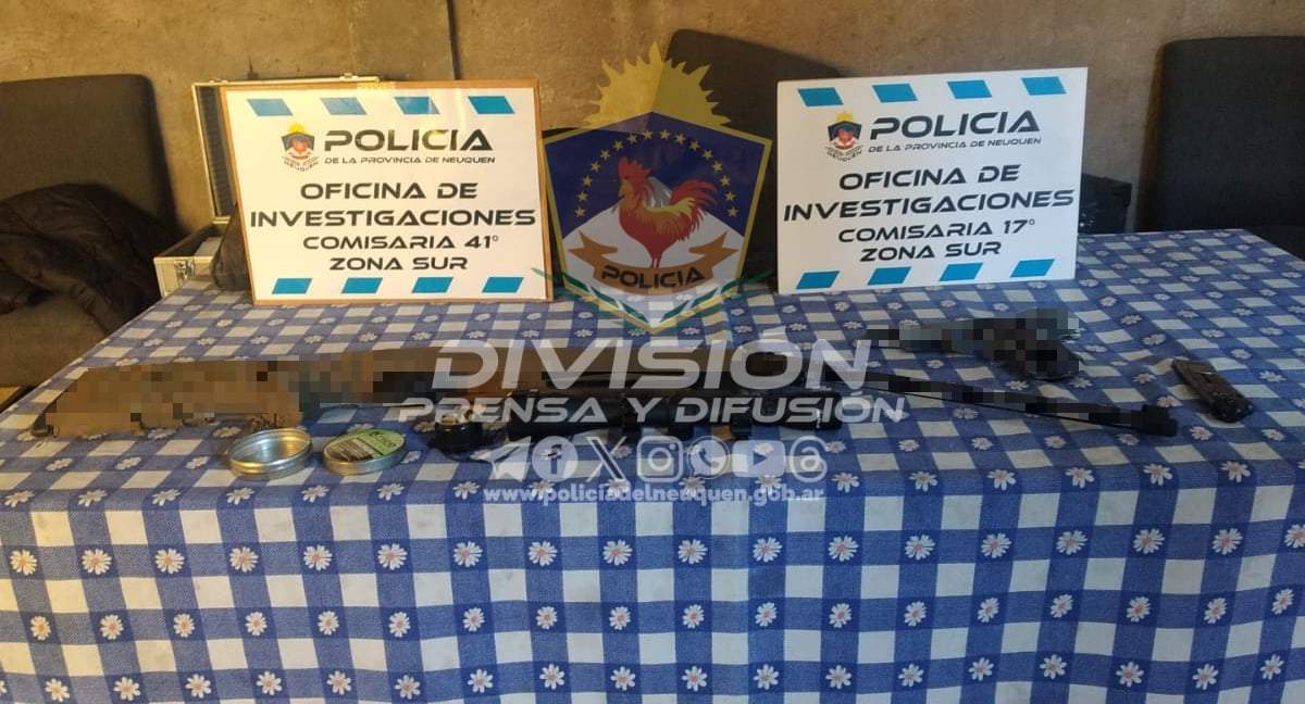 Los elementos secuestrados dentro de una vivienda en Bouquet Roldán. Fuente: (Policía de Neuquén)