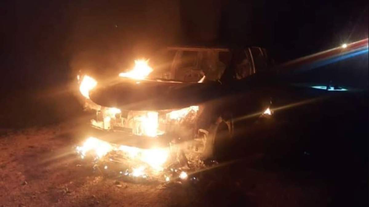 Tras asesinar al agente, los sicarios huyeron y prendieron fuego a la camioneta en la que viajaban