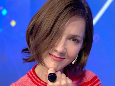 “Cool y ejecutivo”: Cristina Pérez arrasó con un look que no es de este planeta y nos dejó helados