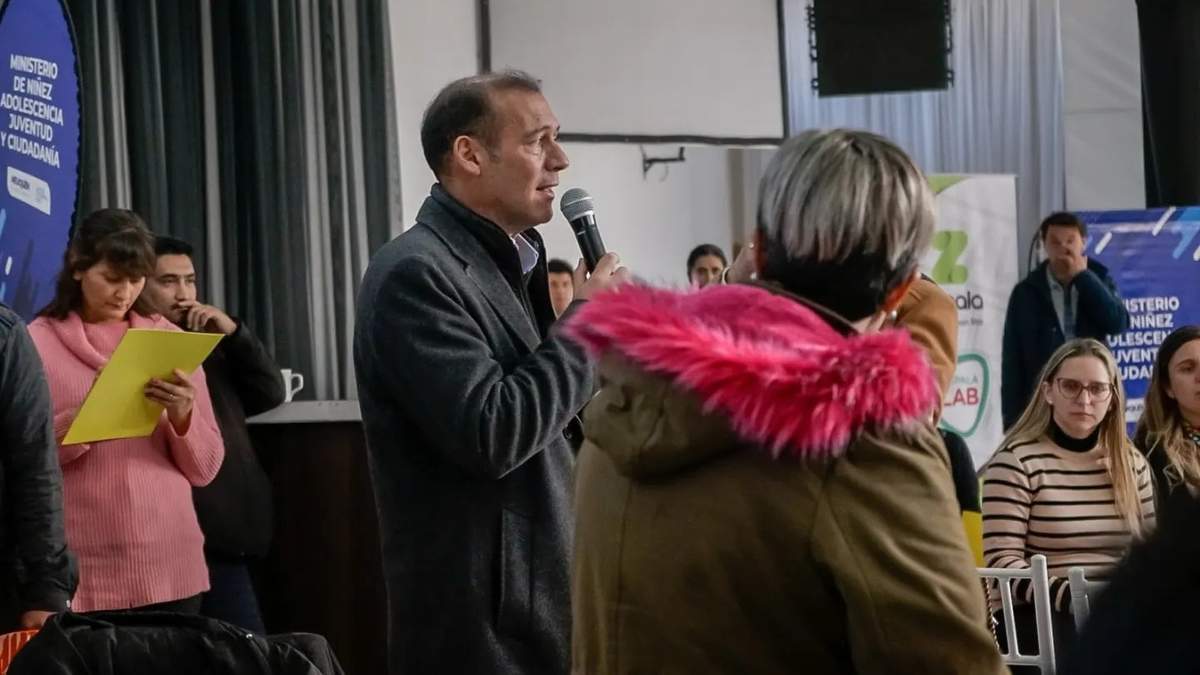 El gobernador invitó a los jóvenes a participar activamente en la definición de las políticas públicas Fuente (Facebook).