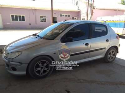 Fue a realizar la verificación técnica de su auto y descubrieron que había sido robado