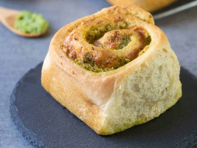 Rolls de pesto muy crocantes e ideales para una picada: la receta con pocos ingredientes