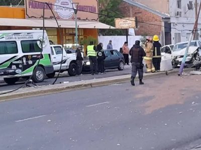 Conductor alcoholizado se estrelló contra un poste a alta velocidad en Plaza Huincul