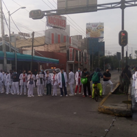 Protesta de batas blancas: exigen liberación de anestesióloga del hospital La Raza