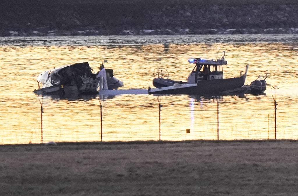 Operaciones de rescate por accidente aéreo sobre el río Potomac