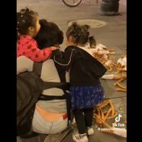 Policías de la CDMX tiran canasta de churros de una mujer y sus dos hijas (Video)