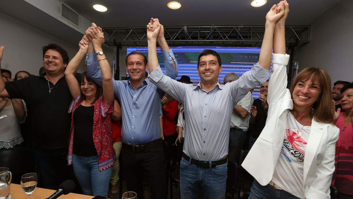 Omar Gutiérrez y Marcos Koopmann junto a otras autoridades. Fuente: (Twitter)