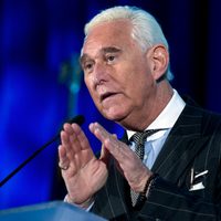 Detienen a Roger Stone, excolaborador de Trump