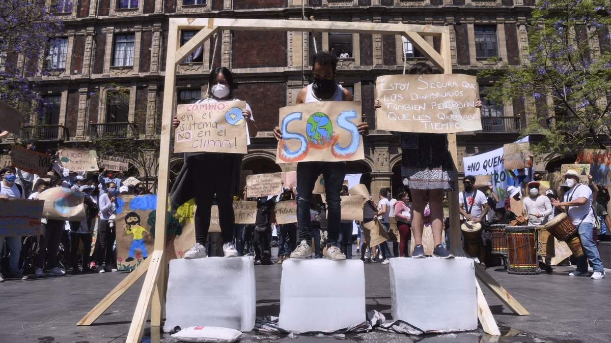 Protesta de jóvenes activistas en pro del medio ambiente