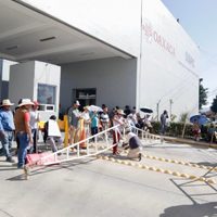 Toman cuartel y retienen a 184 trabajadores de la Policía Estatal de Oaxaca