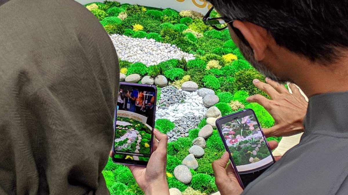 Sundar Pichai (derecha), CEO de Google, compañía propietaria de Android