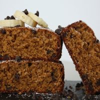 Torta de avena, chocolate y mantequilla de maní: baja en calorías y muy esponjosa para una tarde dulce