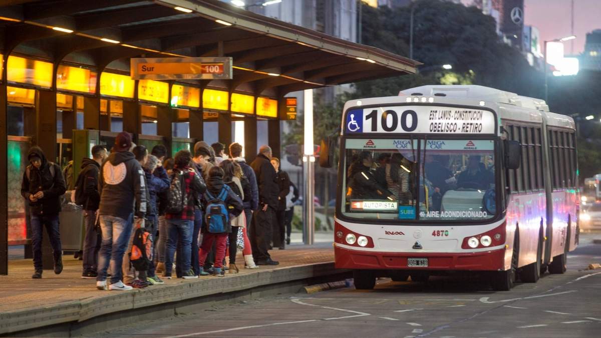 El servicio de transporte se verá reducido en la noche. Fuente: (X)